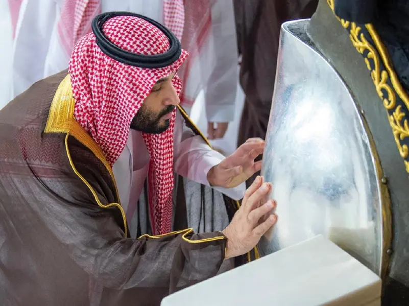Muhammed bin Selman Kabe’nin geleneksel temizlik programı düzenledi