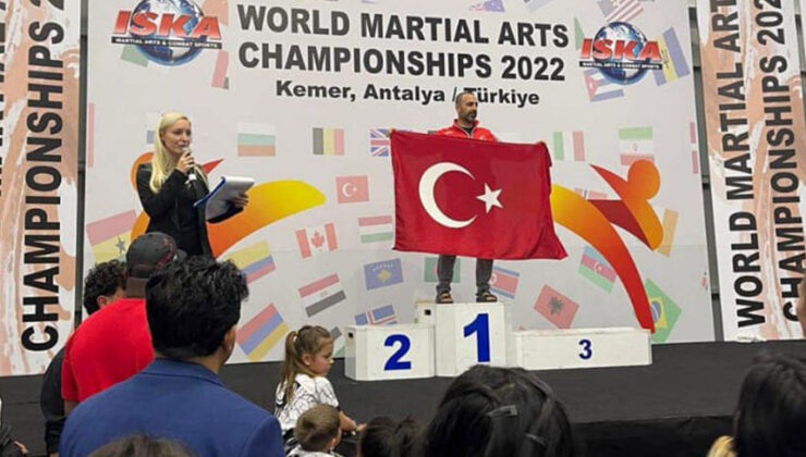 Müftülük personeli Özgül, Dünya Kick Boks Şampiyonu oldu
