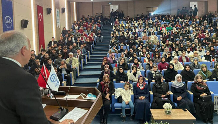 Gaziantep’te “Çağrısı Çağını Kuracak Bir Gençlik” konulu konferans
