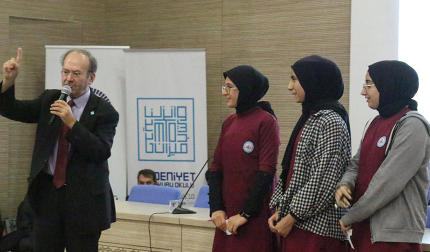 Gaziantep’te-‘Çağrısı-Çağını-Kuracak-Bir-Gençlik’-konulu-konferans02
