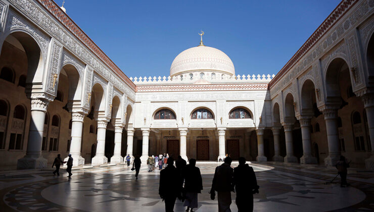 Yemen’in en büyük camii: Salih Camii
