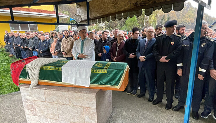 Zonguldak’ta servis aracının şarampole devrildiği kazada ölen öğrenci defnedildi