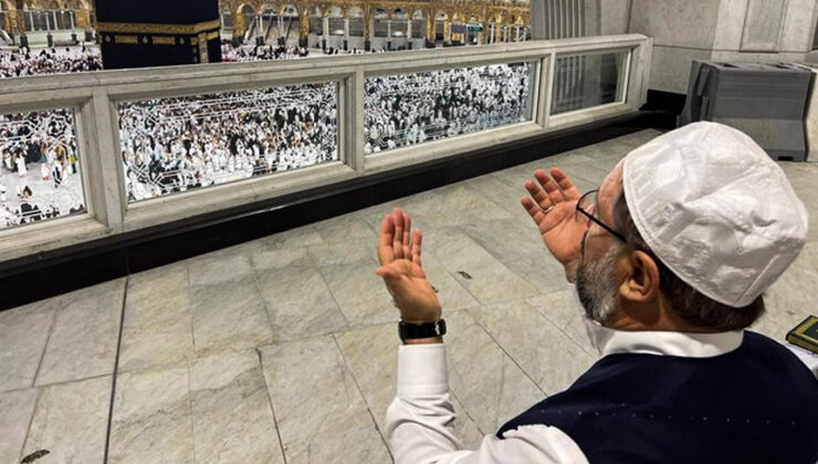Başkan Erbaş, Kabe’de Müslümanlar için dua etti