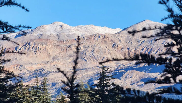Antalya’ya kar yağdı