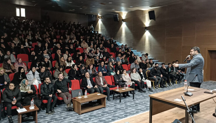 Müftü Fakirullahoğlu, gençlerle yaratılışın gayesini konuştu