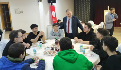 Ataşehir’de gençler iftarda buluştu