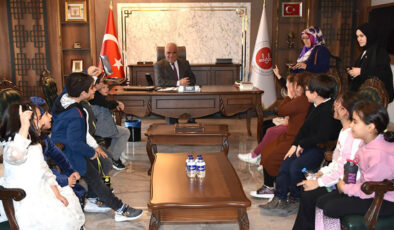 Bilecikli minikler, kumbaralarını Filistin için bağışladı