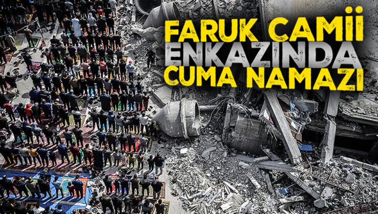 Gazze’de Filistinliler, cuma namazını katil İsrail’in saldırısında yıkılan Faruk Camisi enkazında kıldı