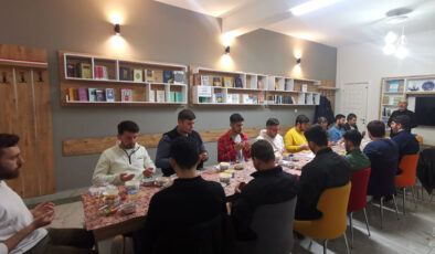 Gençler iftar sevincini paylaştı