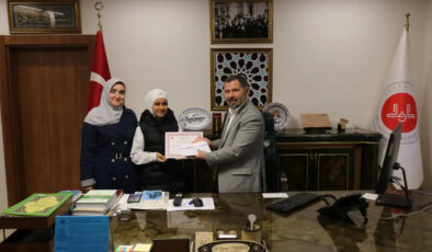 Mardin’de 16 Yaşındaki Asya 6 Ayda Hafız Oldu