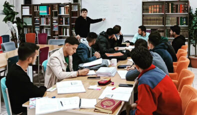 Müftülükten üniversiteli gençlere Arapça dersi