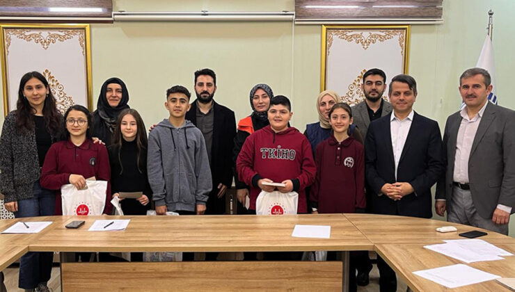 Öğrenciler güzel şiir okumak için yarıştı