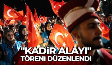 Fatih’te mehteran takımı eşliğinde “Kadir Alayı” töreni düzenlendi