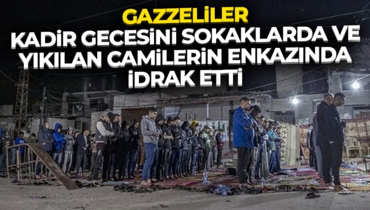 Gazzeliler Kadir Gece’sini sokaklarda ve yıkılan camilerin enkazında idrak etti