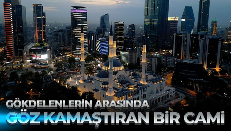Gökdelenlerin arasında göz kamaştıran bir cami