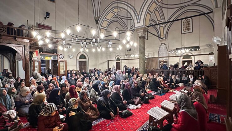 Manisalı kadınlar Sultan Camii’nde buluştu