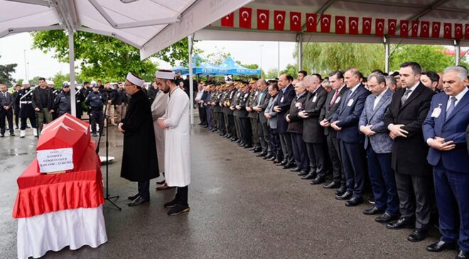Şehit Komiser Gökhan Özer’in cenazesi İstanbul’da toprağa verildi