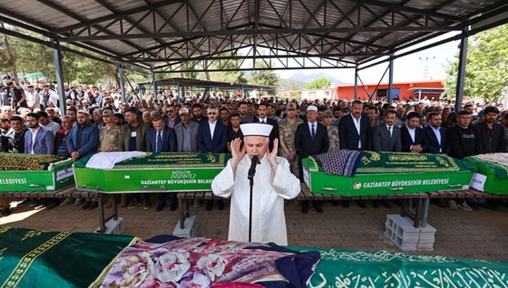Gaziantep’teki trafik kazasında ölen 9 kişi toprağa verildi