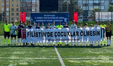 Hafızlardan yeşil sahada anlamlı mesaj