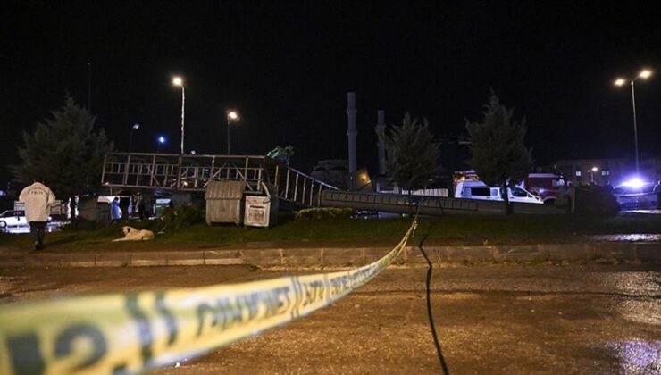 Başkentte devrilen reklam panosunun altında kalan 1 kişi öldü