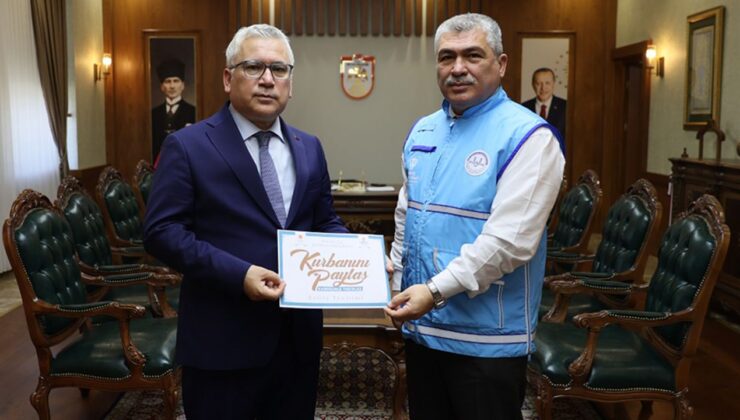 Sivas Valisi Yılmaz, kurbanını TDV’ye verdi