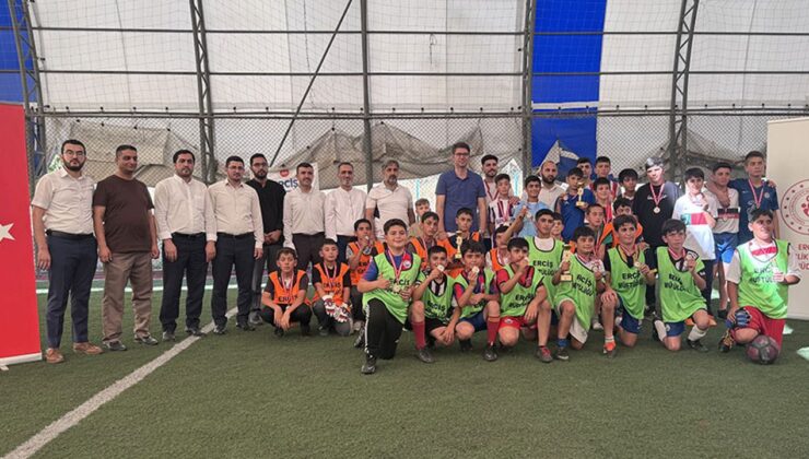 Erciş’te “Yaz Kur’an Kursları Arası Futbol Turnuvası” düzenlendi