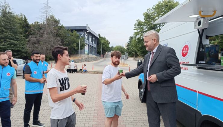 Sınav haftasındaki öğrencilere “sıcak ikram”