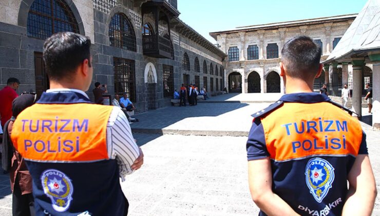 Tarihi Ulu Camii’nde turizm polisi göreve başladı