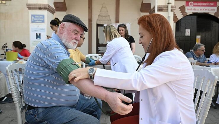 Cami avlusunda şeker hastalığını öğrenen Celal dededen “sağlık taramasına katılın” çağrısı