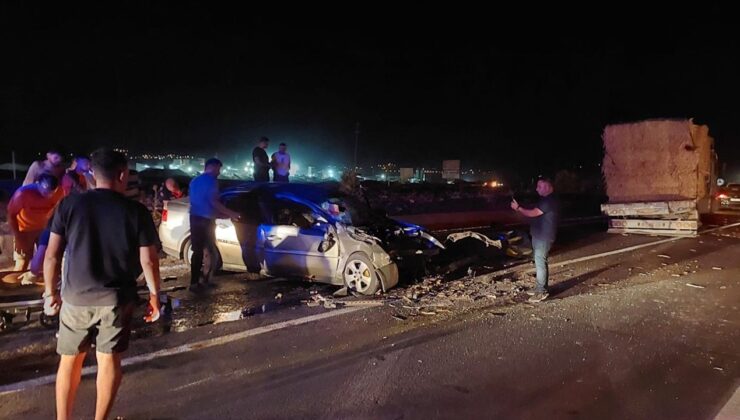 Kahramanmaraş’ta otomobil ile tırın çarpıştığı kazada, 7 kişi yaralandı