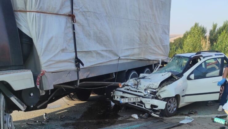 Konya’da kamyona çarpan otomobildeki 3 kişi öldü, 2 kişi ağır yaralandı