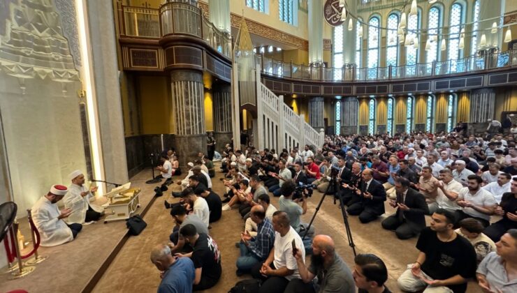Taksim Camii’nde şehitler için Kur’an-ı Kerim okundu