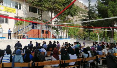 Ermenek’te liseli gençler Hz. Peygamberi andı