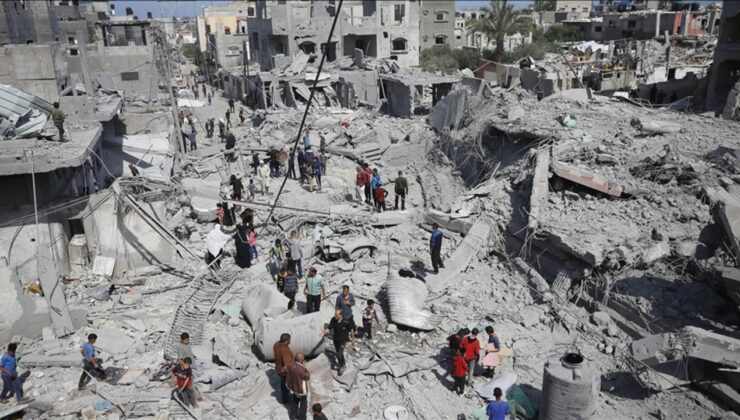 İşgalcilerin Gazze’de bir evi bombalaması sonucu 4’ü çocuk 5 Filistinli hayatını kaybetti