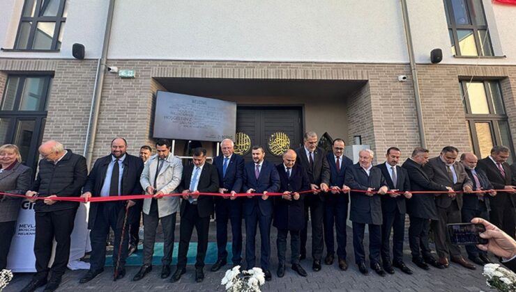 Almanya’da Neuenrade Mevlana Camii dualarla açıldı