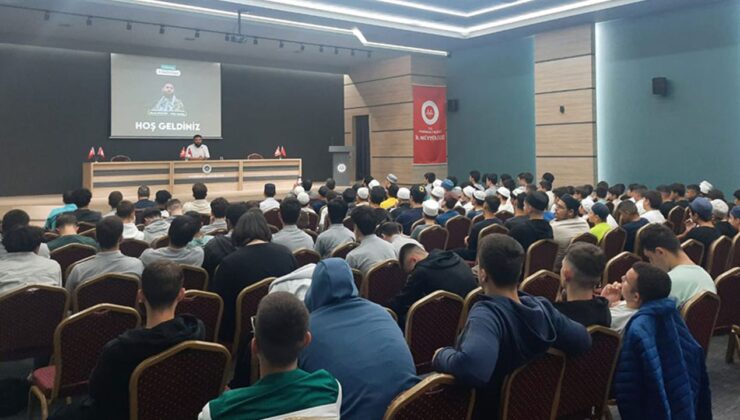 Hafız sanatçı, hafız adaylarıyla buluştu