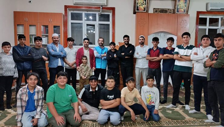 Iğdırlı gençler camide buluşuyor