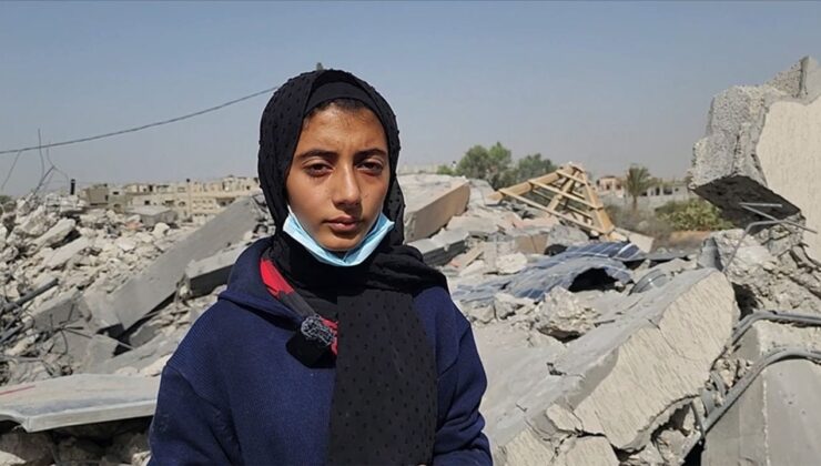 İşgalcilerin saldırısında enkaz altında kalan babasına dair bir iz arıyor