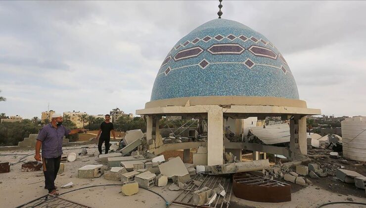 Katil İsrail’in Gazze’de bir okul ve camiye düzenlediği bombardımanda 24 Filistinli şehit oldu