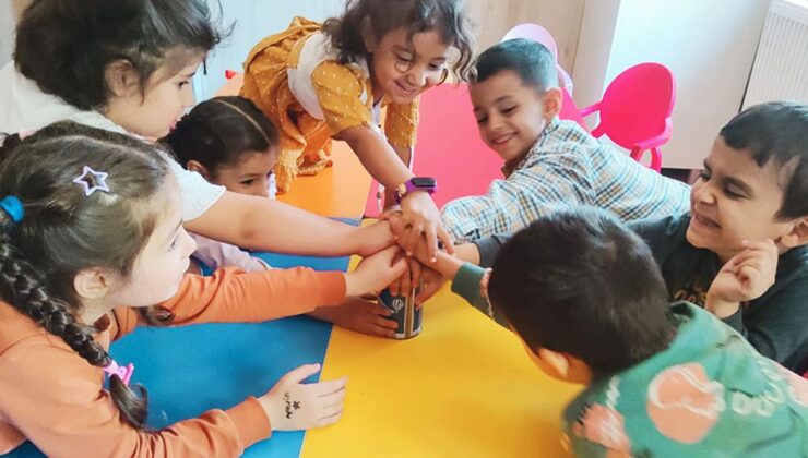 Kozluk’ta minikler harçlıklarını Filistinli kardeşleriyle paylaştı