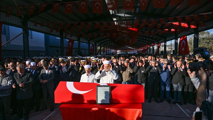 Eğitim sırasında şehit olan Deniz Teğmen Mustafa Kemal Öz için Adana’da tören düzenlendi