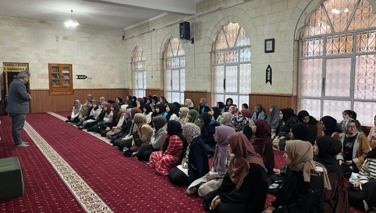 Şanlıurfa’da gençler sabah namazında buluştu