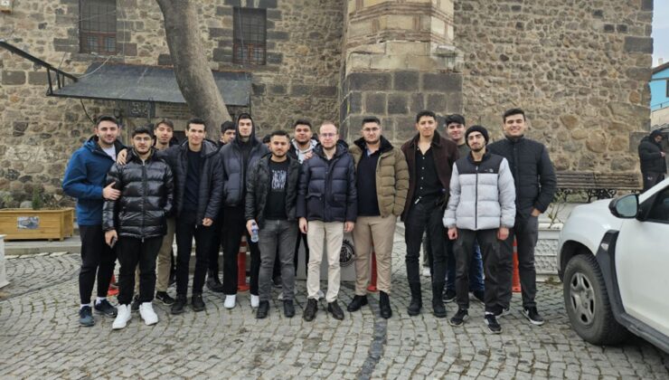 Elmadağ’da gençlere yönelik gezi ve sinema etkinliği