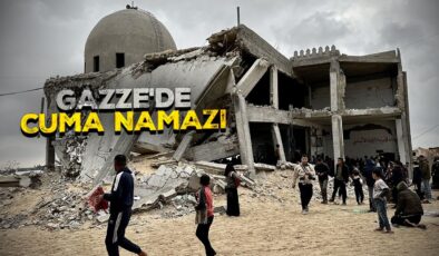 İşgalcilerin saldırıları altındaki Gazze’de cuma namazı