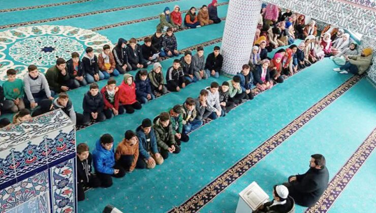 Kozluk’ta gençler camide buluştu