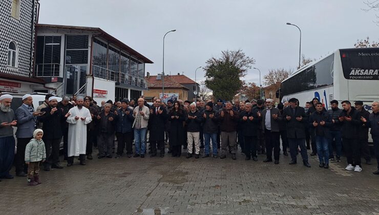 Sarıyahşi’den umreciler dualarla yola çıktı