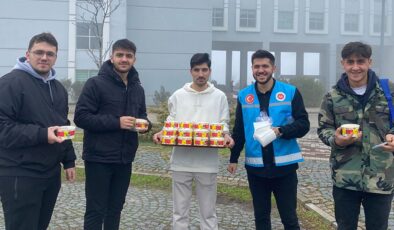 Canik’te sıcak ikramlarla gençlerin içi ısındı