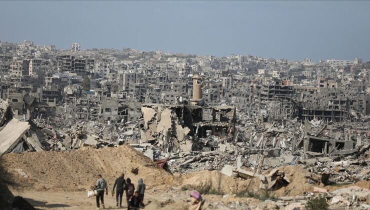 Gazzeli annenin, işgalcilerin şehit ettiği oğlunun kemiklerine sarılarak ağlaması yürekleri dağladı