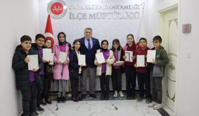 Kapaklı’da öğrencilere Kur’an hediyeleri verildi
