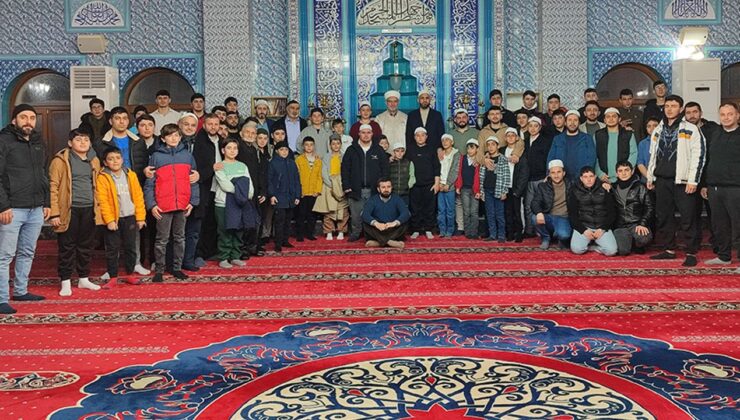 Gürsulu gençler camide buluştu
